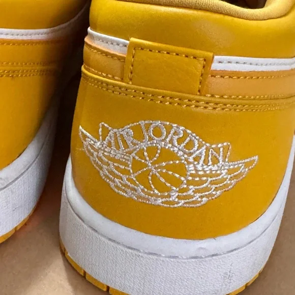 Jordan Sneakers Yellow and White - Picture 16 of 16